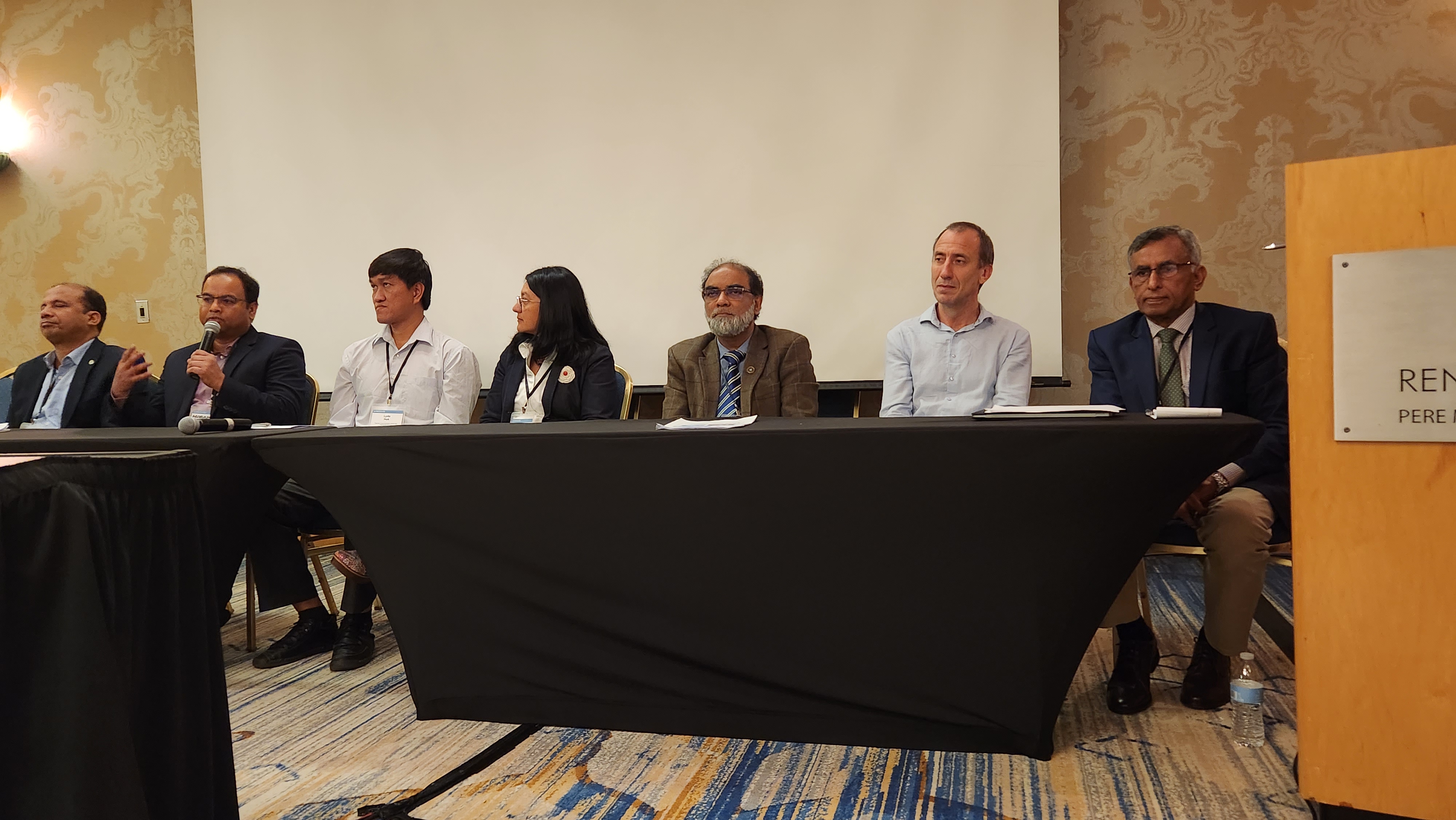 Panels of Fish Innovation Lab researchers keep the discussions lively.